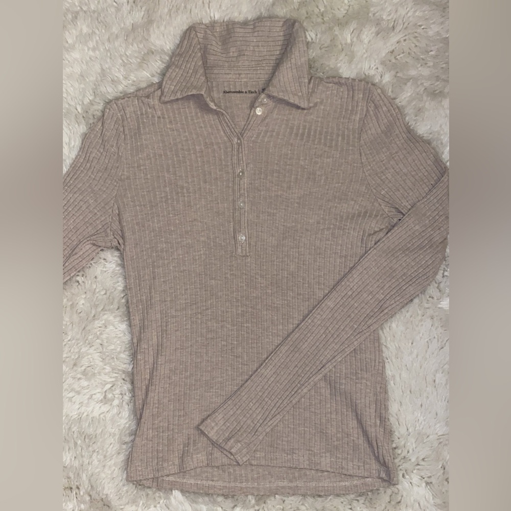 Abercrombie & Fitch beige collared blouse
